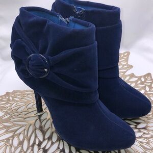 Lovely Royal Blue Velveteen Sash and Buckle Platform Ankle Booties Size 6